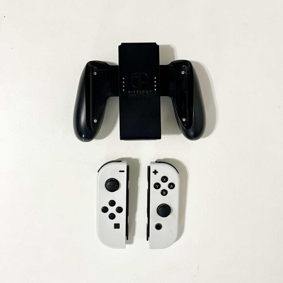 Nintendo Wii Switch White Controllers with Grip Holder (UNTESTED) 🎮 - Picture 7 of 8